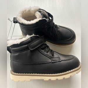 New boys boots size 5t